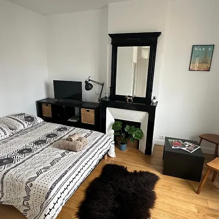 Apartamento Charmant Studio Au Coeur Du 18e *